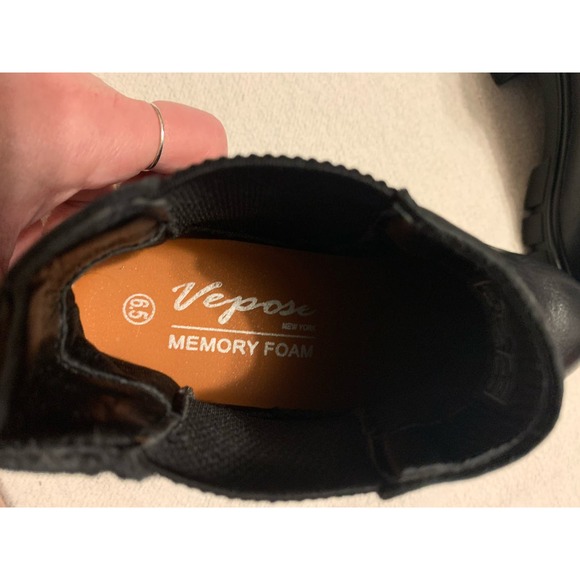 Vepose Chelsa Leather Lug Sole Platform Black Memory Foam NWOT 7.5 Bootie - Picture 9 of 10